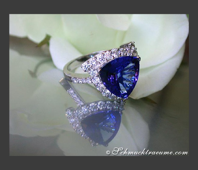 AAA Tansanit Ring mit Brillanten