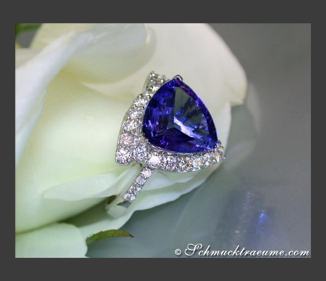 Tansanit Ring mit Brillanten