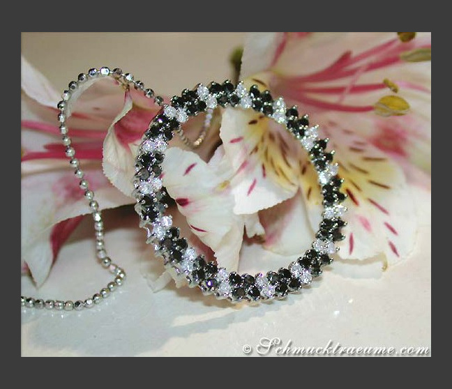 Brillanten & schwarze Diamanten Anhänger
