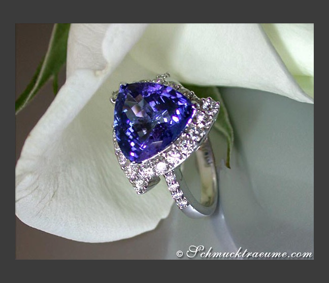 AAA Tansanit Ring mit Brillanten