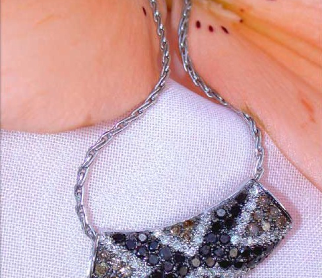 Anhänger mit schwarzen Diamanten
