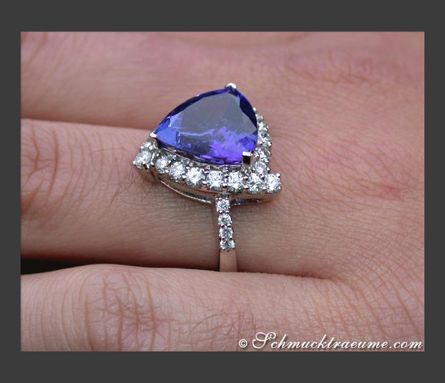 AAA Tansanit Ring mit Brillanten
