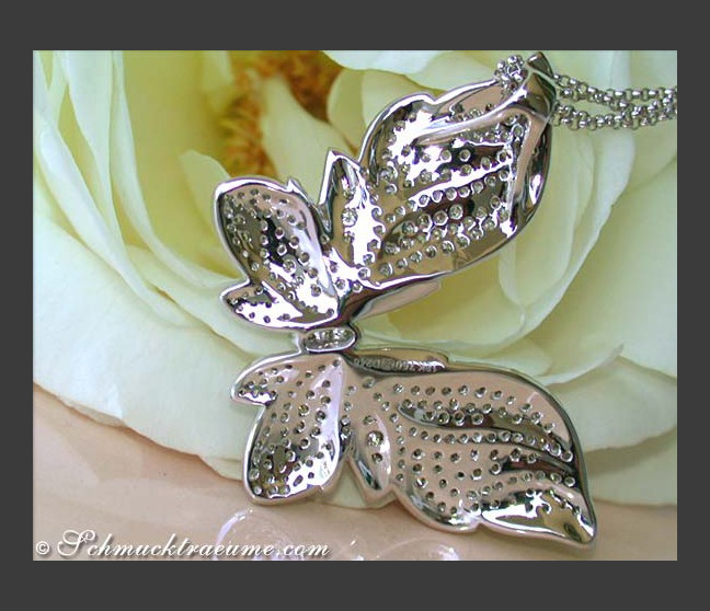 Schmetterling Anhänger mit naturbraunen & weißen Brillanten