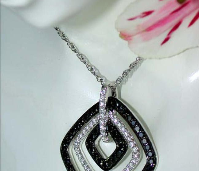 Brillanten & schwarze Diamanten Anhänger