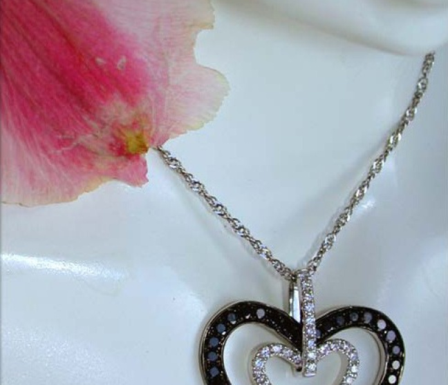 Brillanten & schwarze Diamanten Herz Anhänger