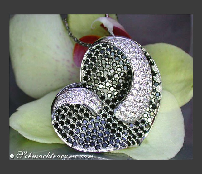 Herz Anhänger mit schwarzen Diamanten & Brillanten