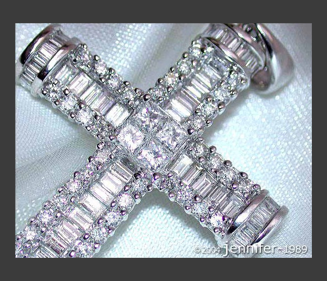 Diamanten Kreuz Anhänger in Weißgold 750