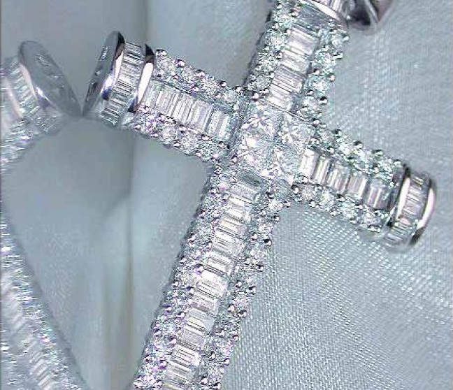 Diamanten Kreuz Anhänger in Weißgold 750