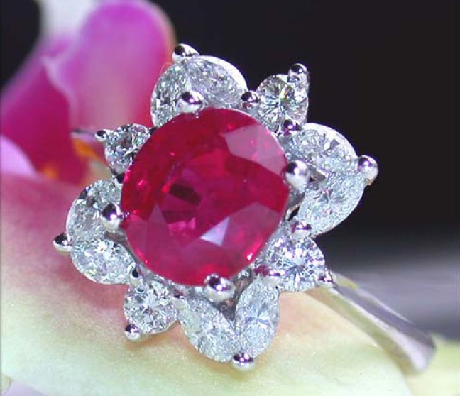 Burma Rubin Ring mit Brillanten & Diamanten