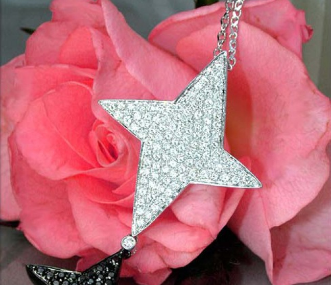 Stern Anhänger mit schwarzen Diamanten