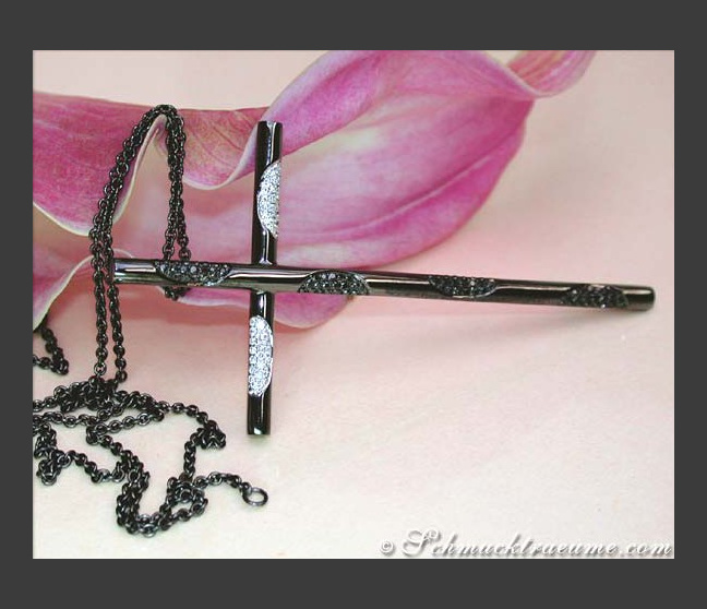 Kreuz Anhänger mit schwarzen Diamanten