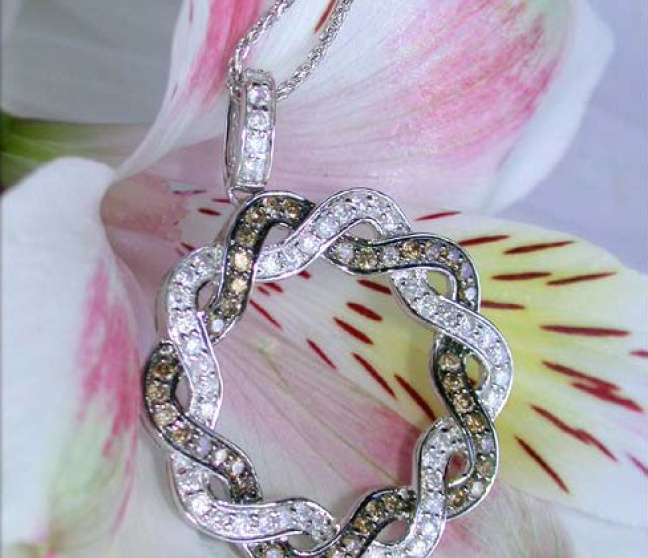 Kreis Anhänger mit braunen Diamanten