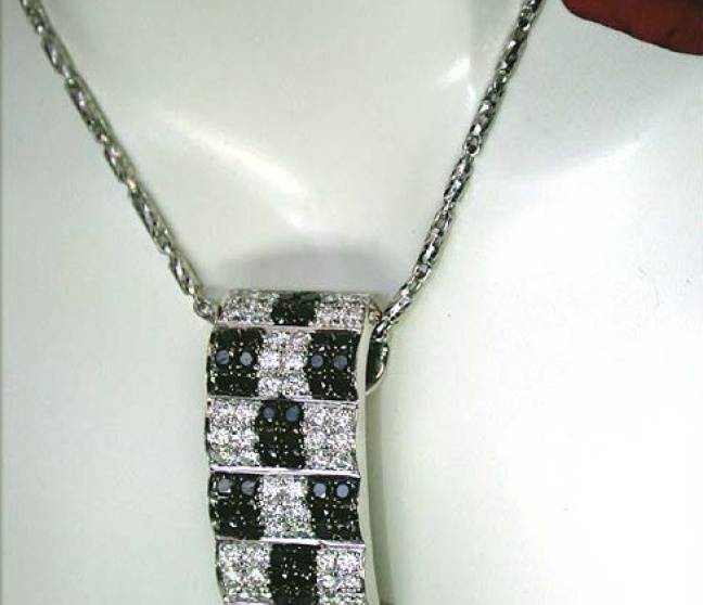 Schwarze Diamanten Anhänger Schachbrett