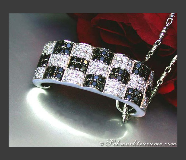 Schwarze Diamanten Anhänger Schachbrett
