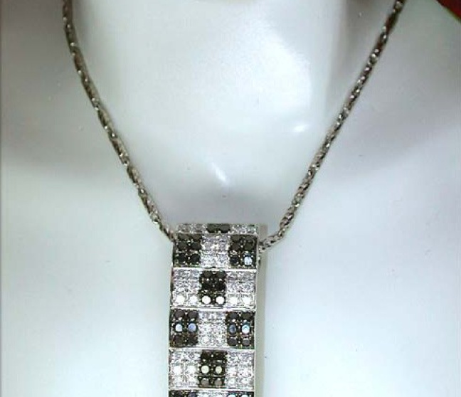 Schwarze Diamanten Anhänger Schachbrett