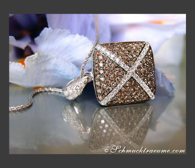 Anhänger mit braunen Diamanten