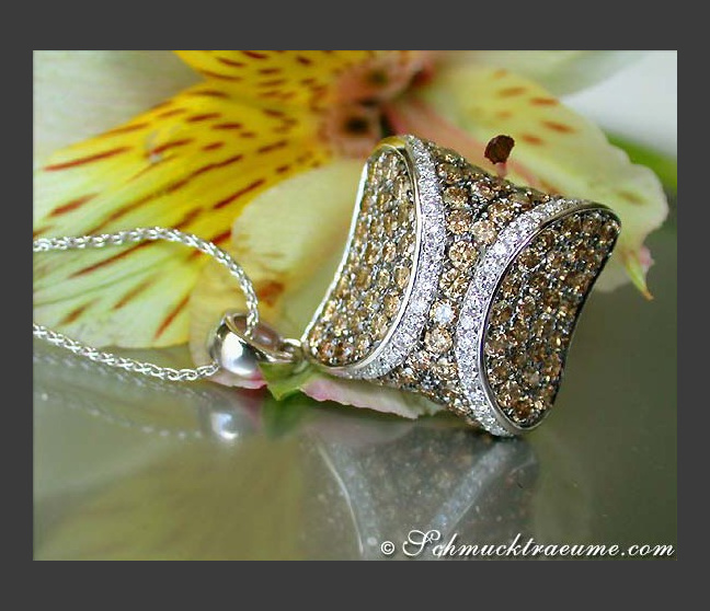 Anhänger mit braunen Diamanten
