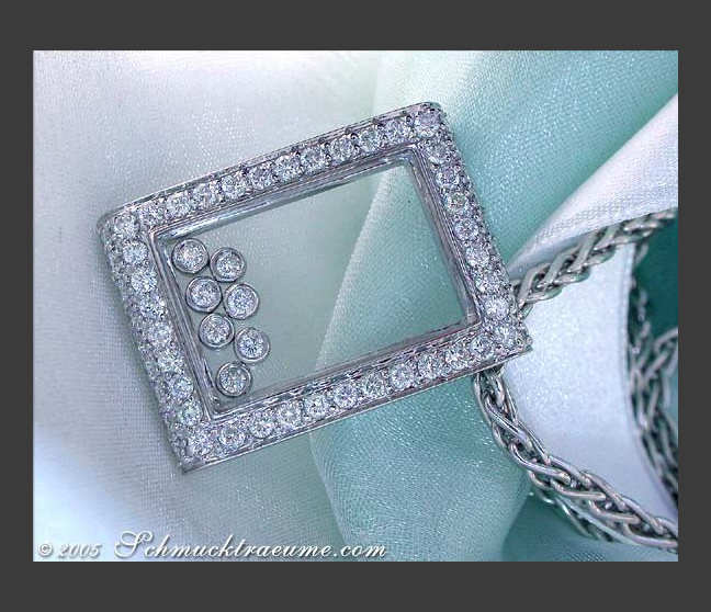 Brillanten Anhänger hinter Glas