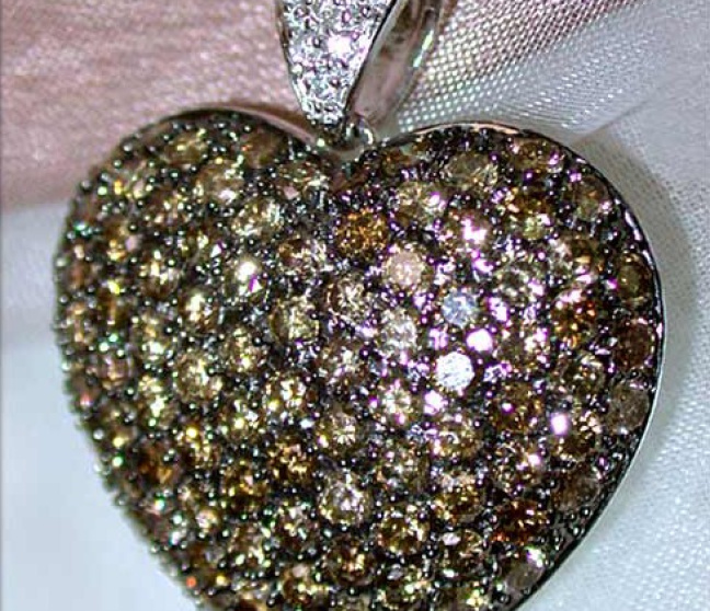 Herz Anhänger mit braunen Diamanten