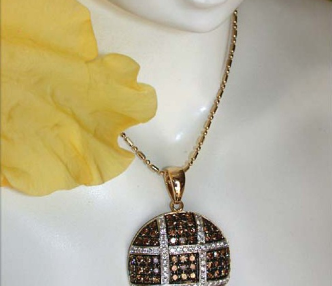 Anhänger mit braunen Diamanten