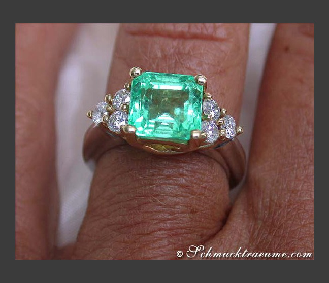 Smaragd Ring mit Brillanten Gelbgold