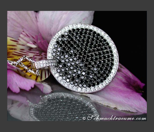 Puristischer Brillanten & schwarze Diamanten Anhänger