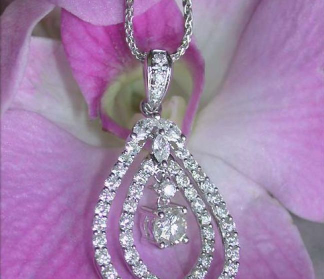 Eleganter Diamant Anhänger in Weißgold 750