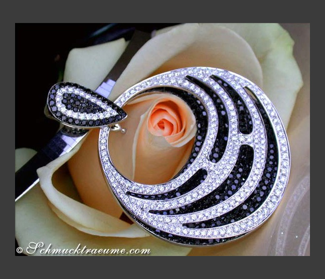 Anhänger mit schwarzen Diamanten & Brillanten
