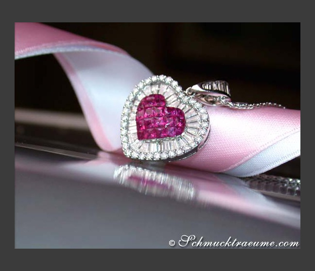 Rubin Herz Anhänger mit Brillanten & Diamanten