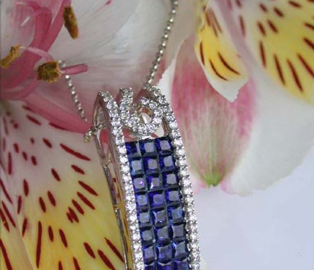 Saphir Anhänger mit Brillanten
