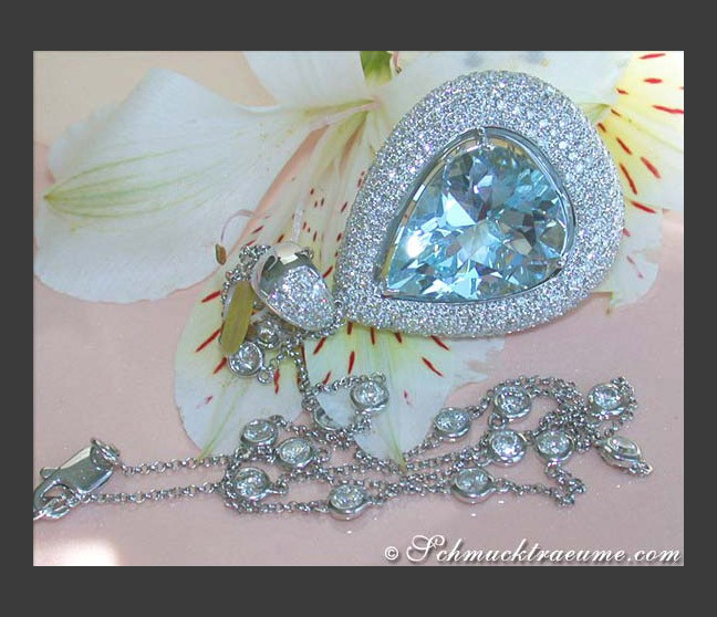 Aquamarin Anhänger mit Brillanten