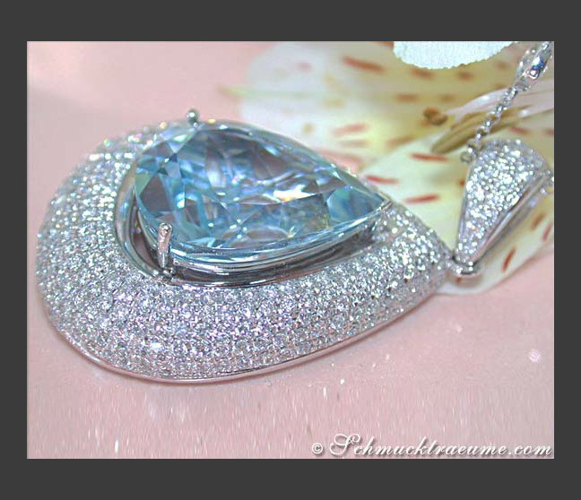 Aquamarin Anhänger mit Brillanten