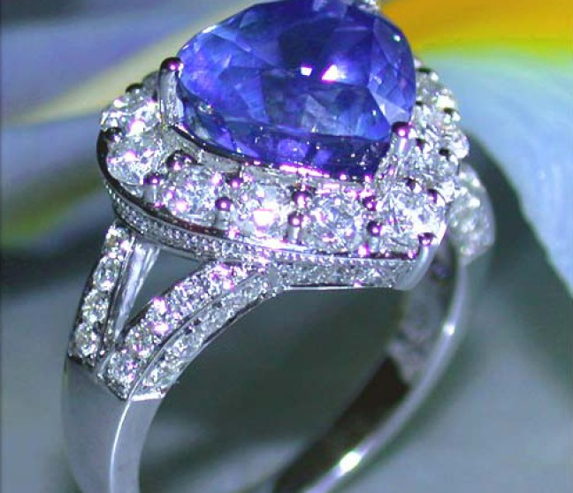 Tansanit Ring mit Brillanten