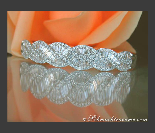 Luxus: Diamanten Armreif in Weißgold 750