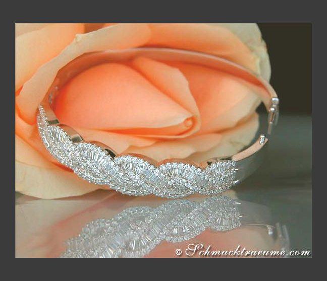 Luxus: Diamanten Armreif in Weißgold 750