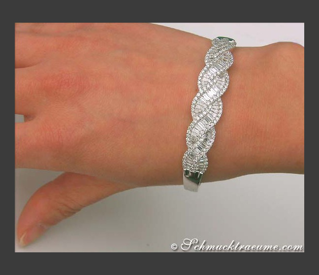 Luxus: Diamanten Armreif in Weißgold 750