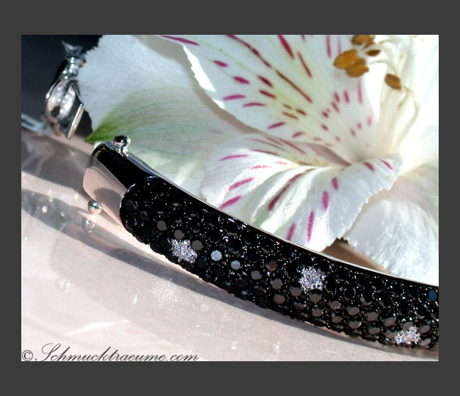 Brillanten & schwarze Diamanten Armreif