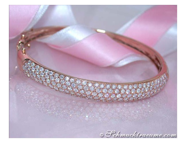 Pretty Diamond Bangle in Rose gold