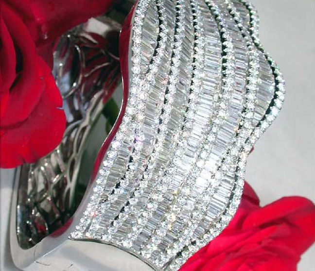 Opulenter Brillant Diamant Armreif in Weißgold 750