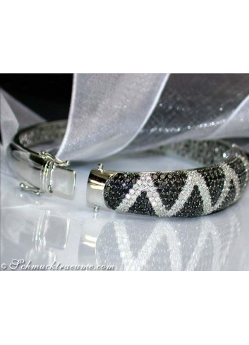 Attractive Black & White Diamond Bangle