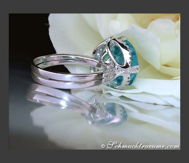 Blautopas Ring mit Brillanten
