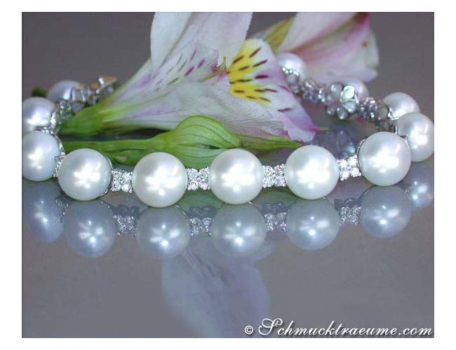 Elegant Freshwater Pearl Bracelet with Diamonds