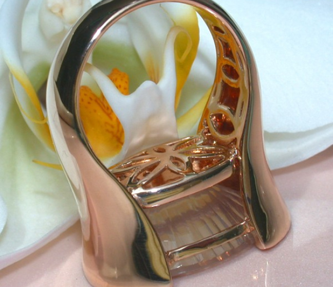 Rosenquarz Ring mit Diamanten