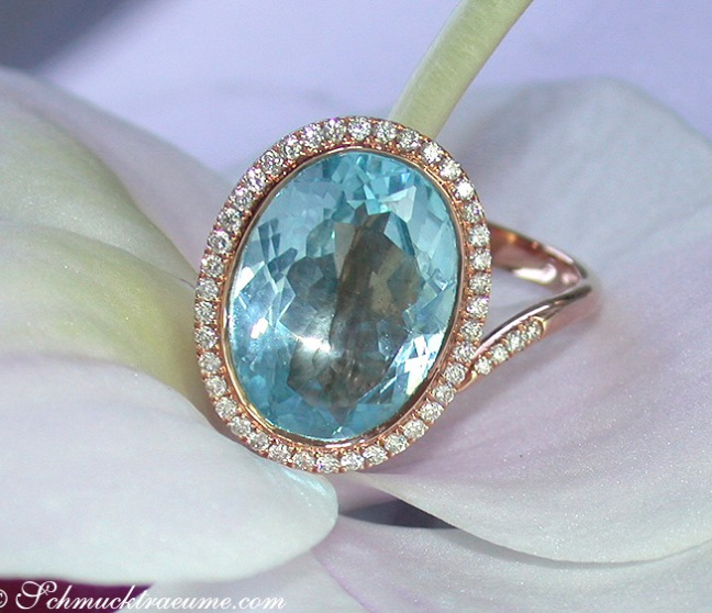 Blautopas Ring mit Diamanten
