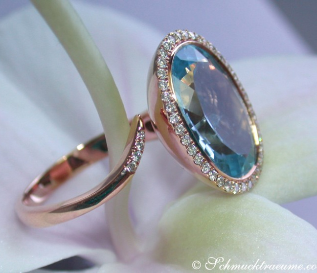 Blautopas Ring mit Diamanten