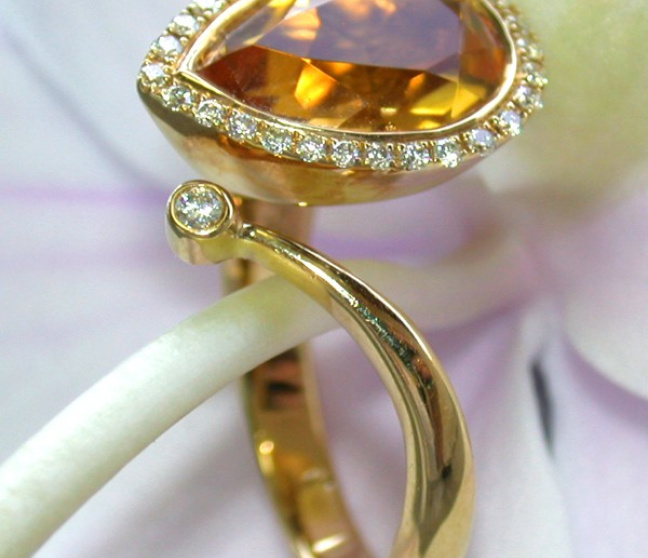 Citrin Ring mit Brillanten in Gelbgold 750