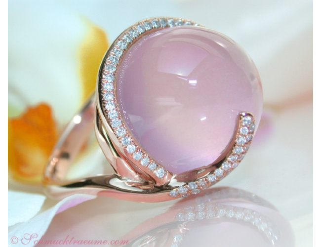 Beautiful Rose Quartz Diamond Ring