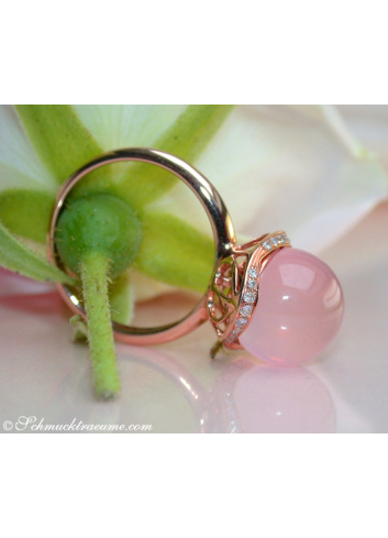 Enchanting Rose Quartz Diamond Ring