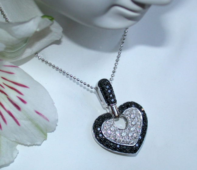 Schwarze Diamanten Herz Anhänger