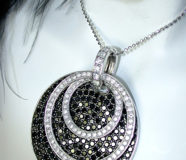 Brillanten & schwarze Diamanten Anhänger